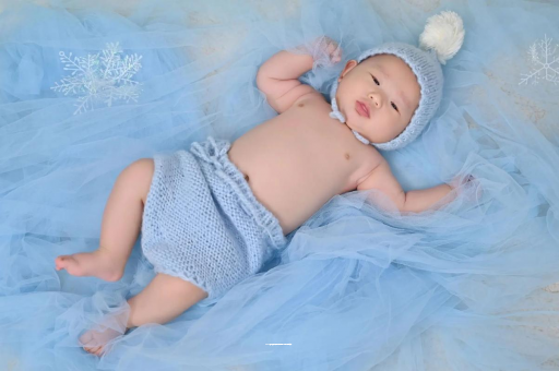 本溪宝宝睡迷糊了才肯吃奶